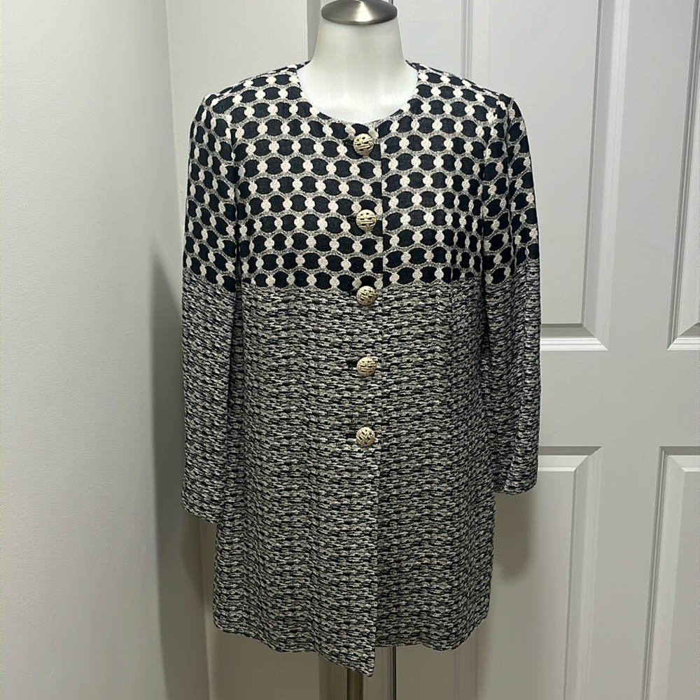 Carlisle lightweight dressy-ish hip length jacket. Size 6 Versatile.